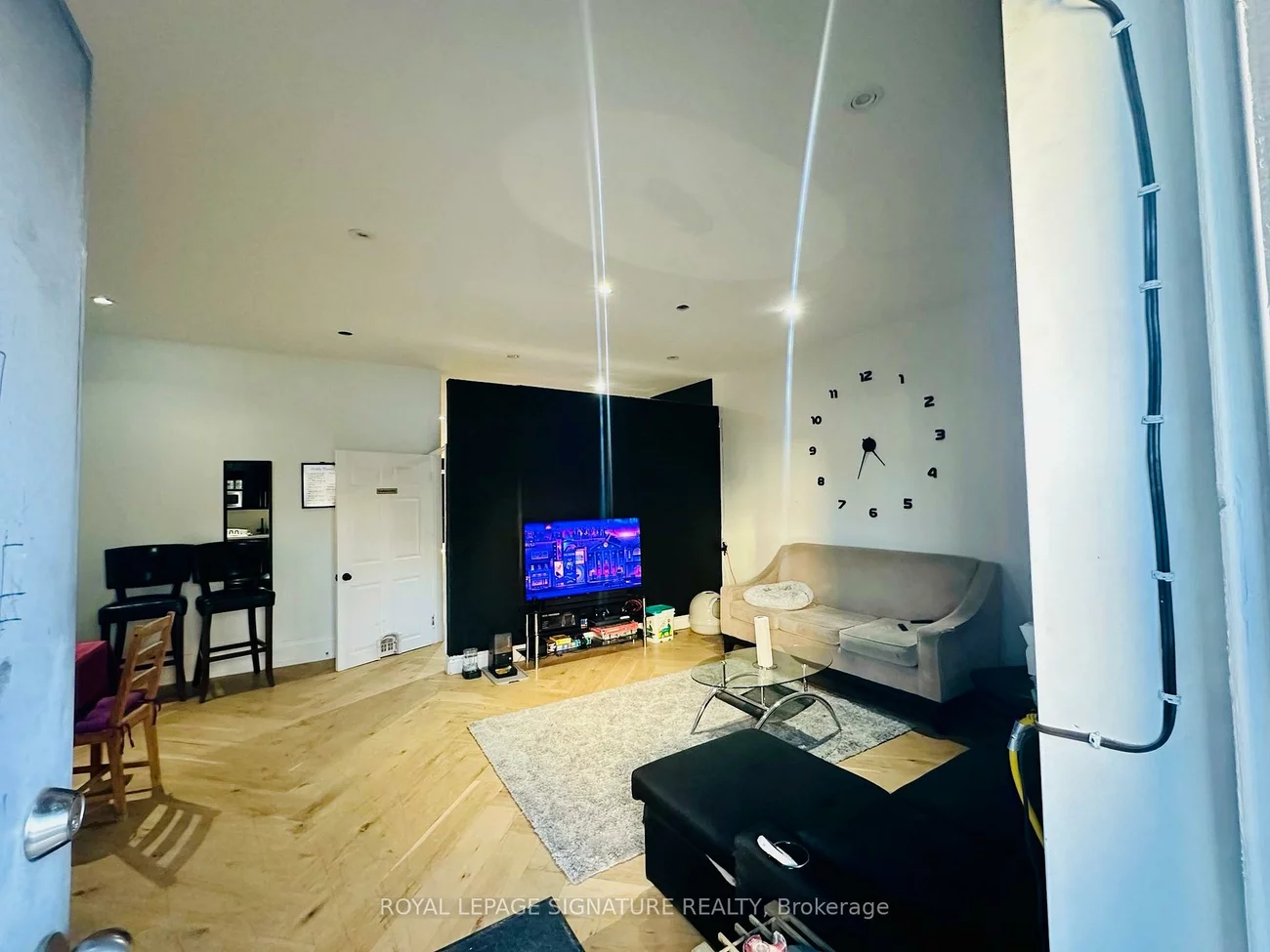 2487, Dufferin, Briar Hill-Belgravia, Toronto