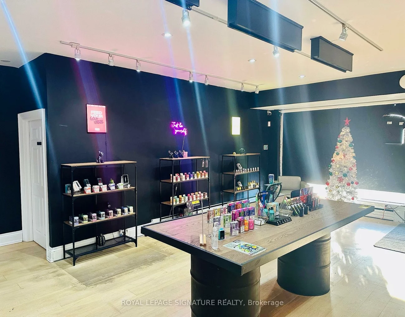 2487, Dufferin, Briar Hill-Belgravia, Toronto