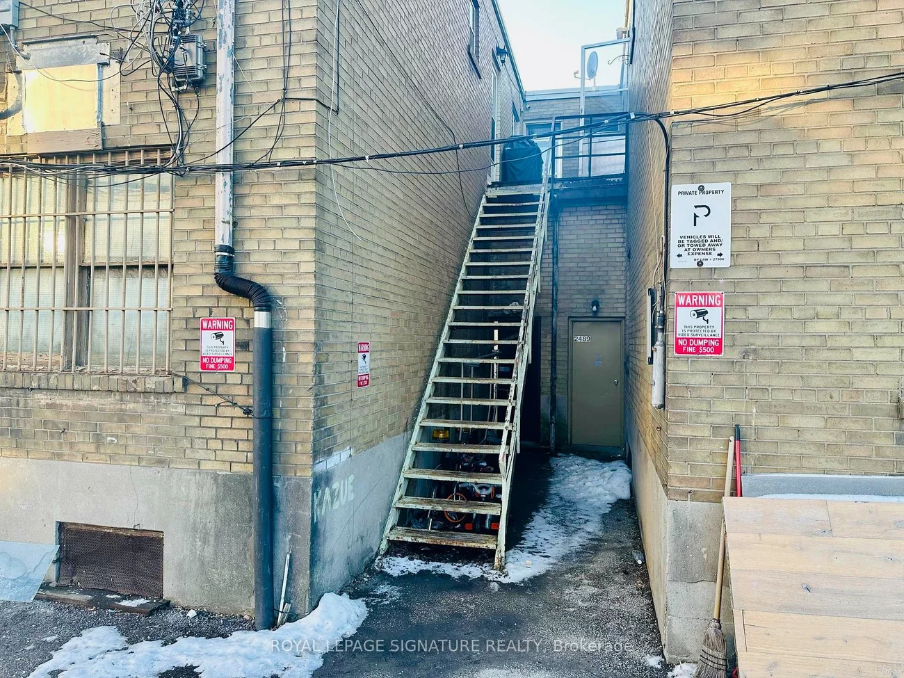 2487, Dufferin, Briar Hill-Belgravia, Toronto