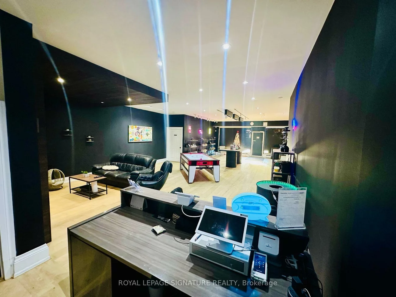 2487, Dufferin, Briar Hill-Belgravia, Toronto