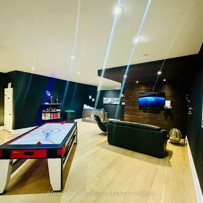 2487, Dufferin, Briar Hill-Belgravia, Toronto