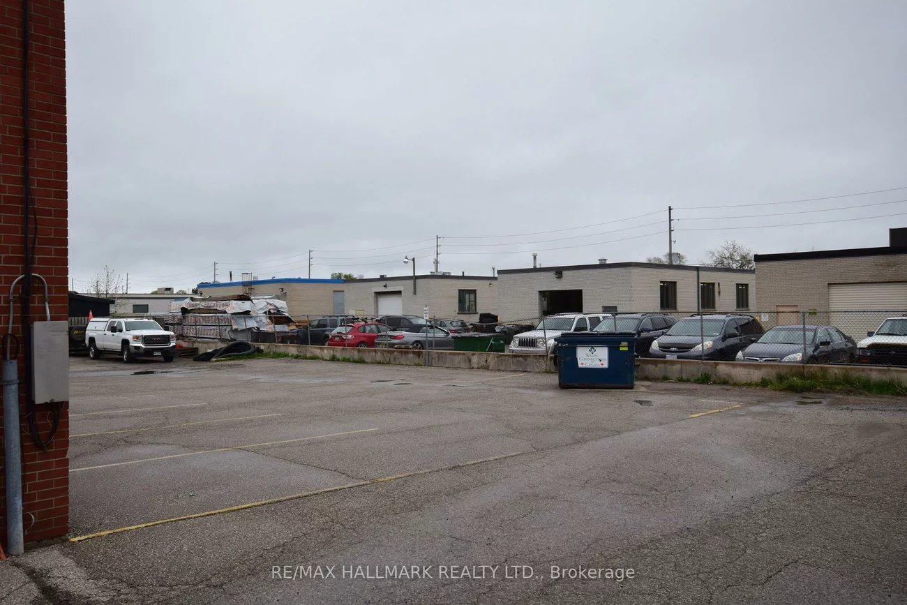 41, Chauncey, Islington-City Centre West, Toronto