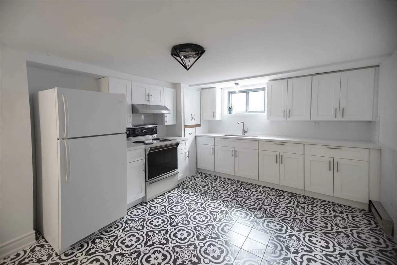 1010, Caledonia, Yorkdale-Glen Park, Toronto