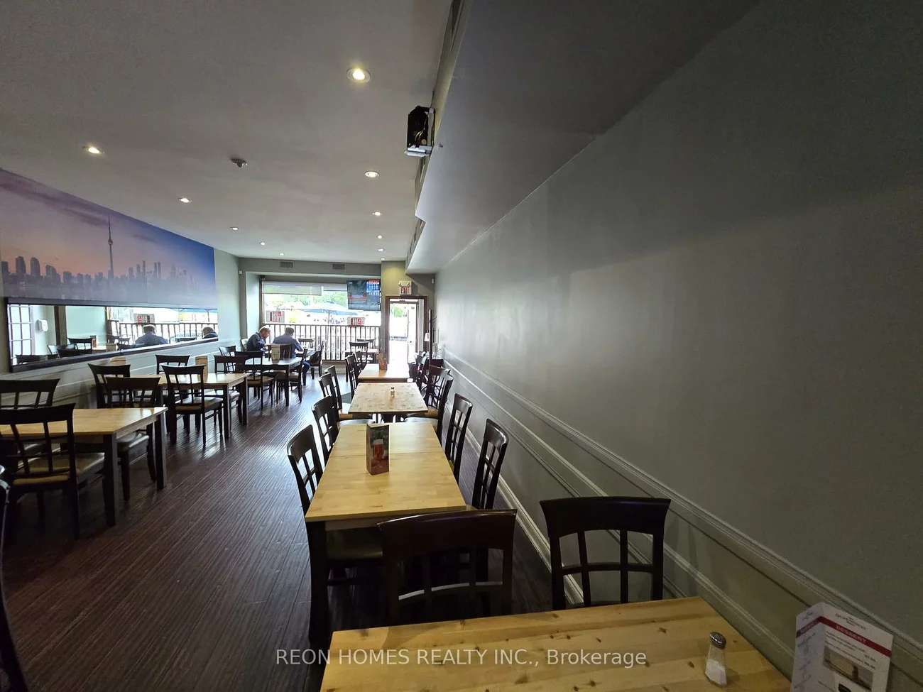 753, The Queensway, Stonegate-Queensway, Toronto