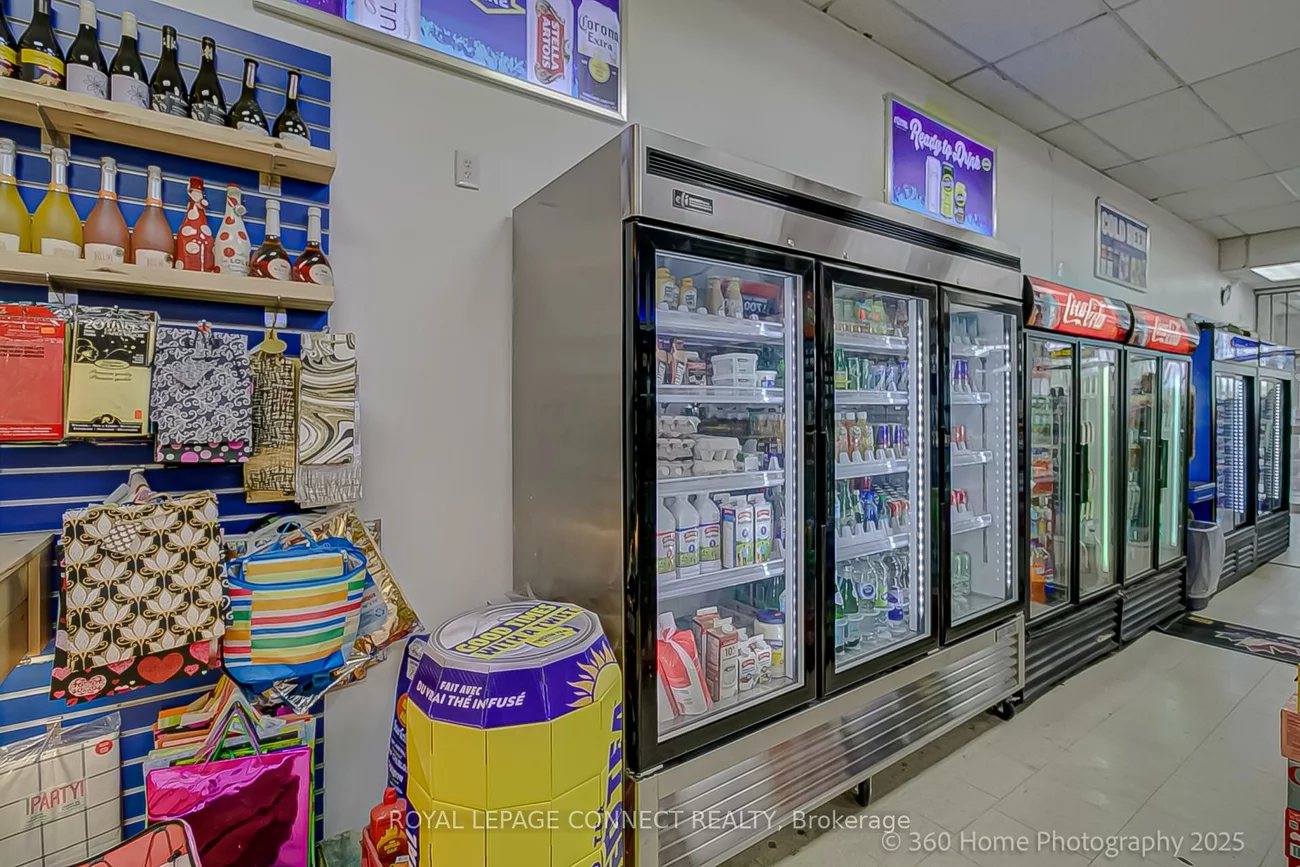1012, Wilson, Downsview-Roding-CFB, Toronto