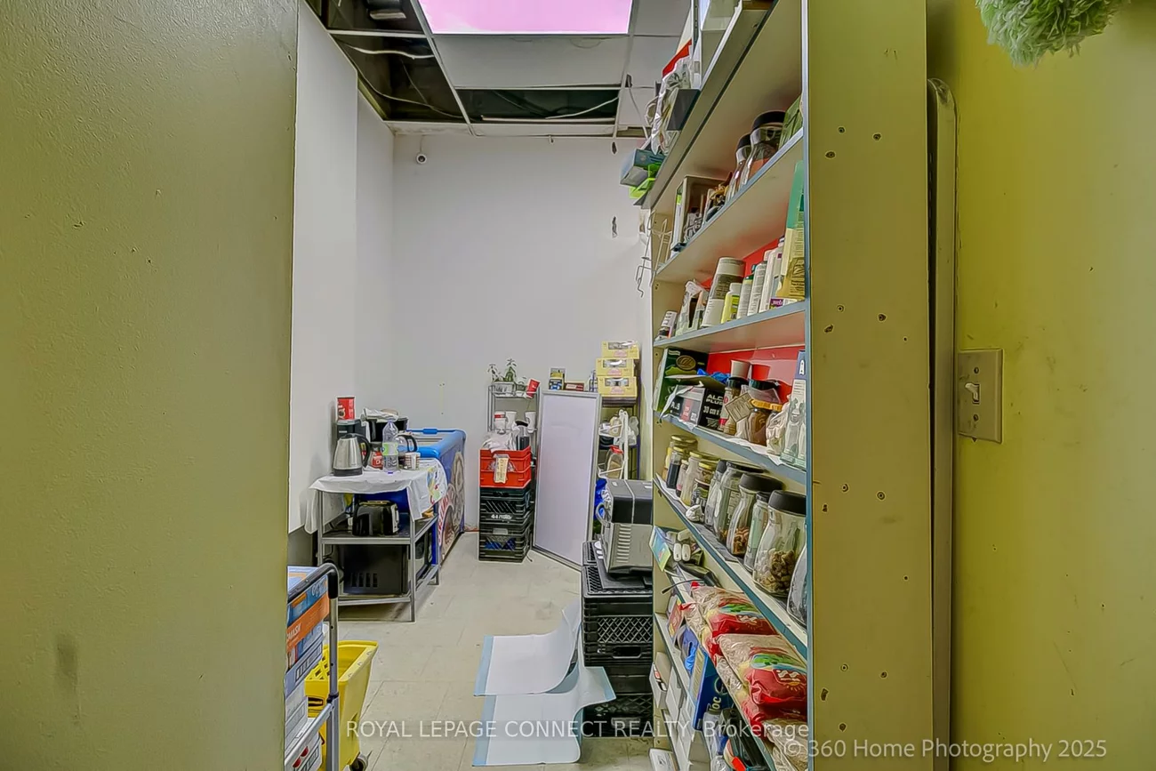 1012, Wilson, Downsview-Roding-CFB, Toronto