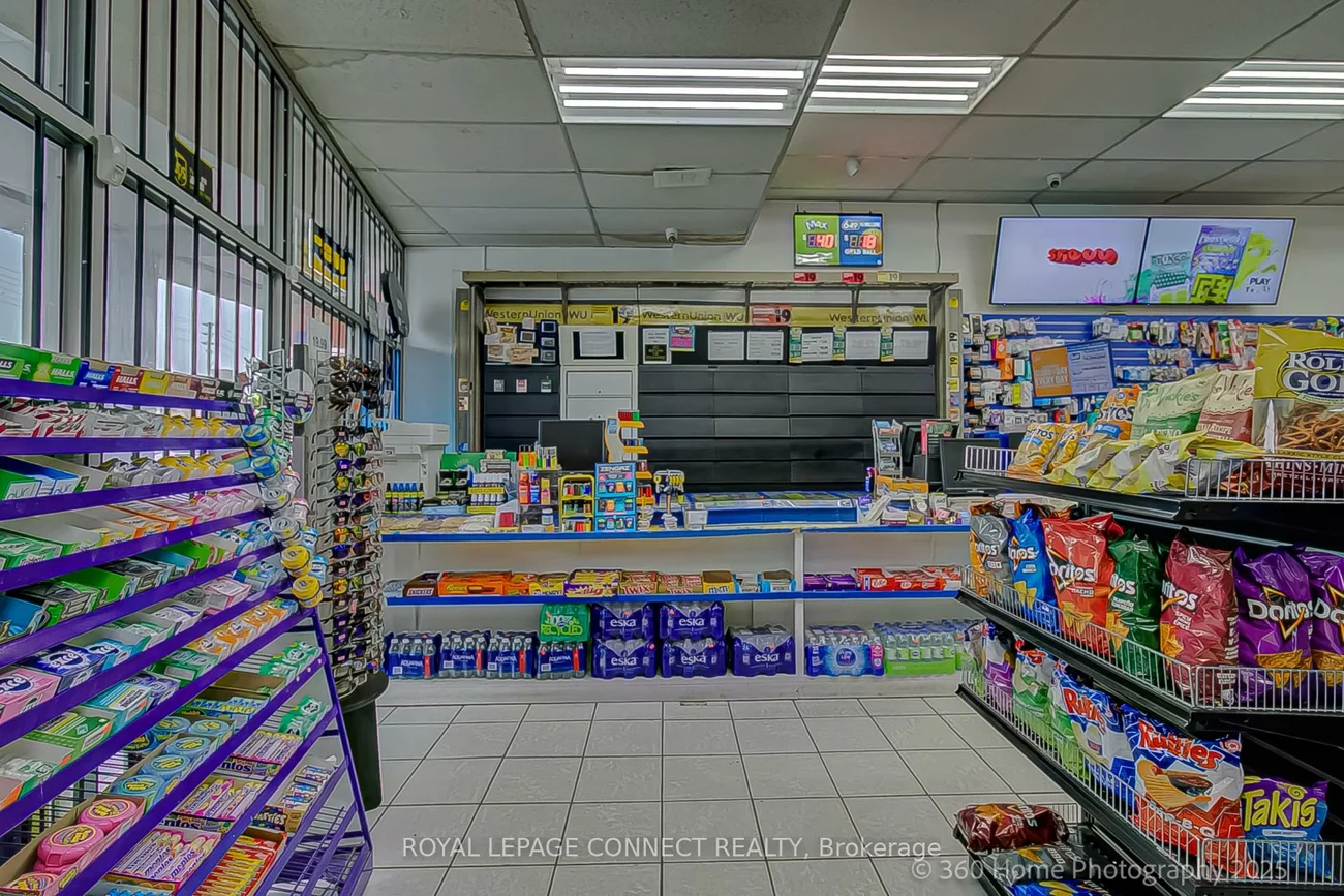 1012, Wilson, Downsview-Roding-CFB, Toronto