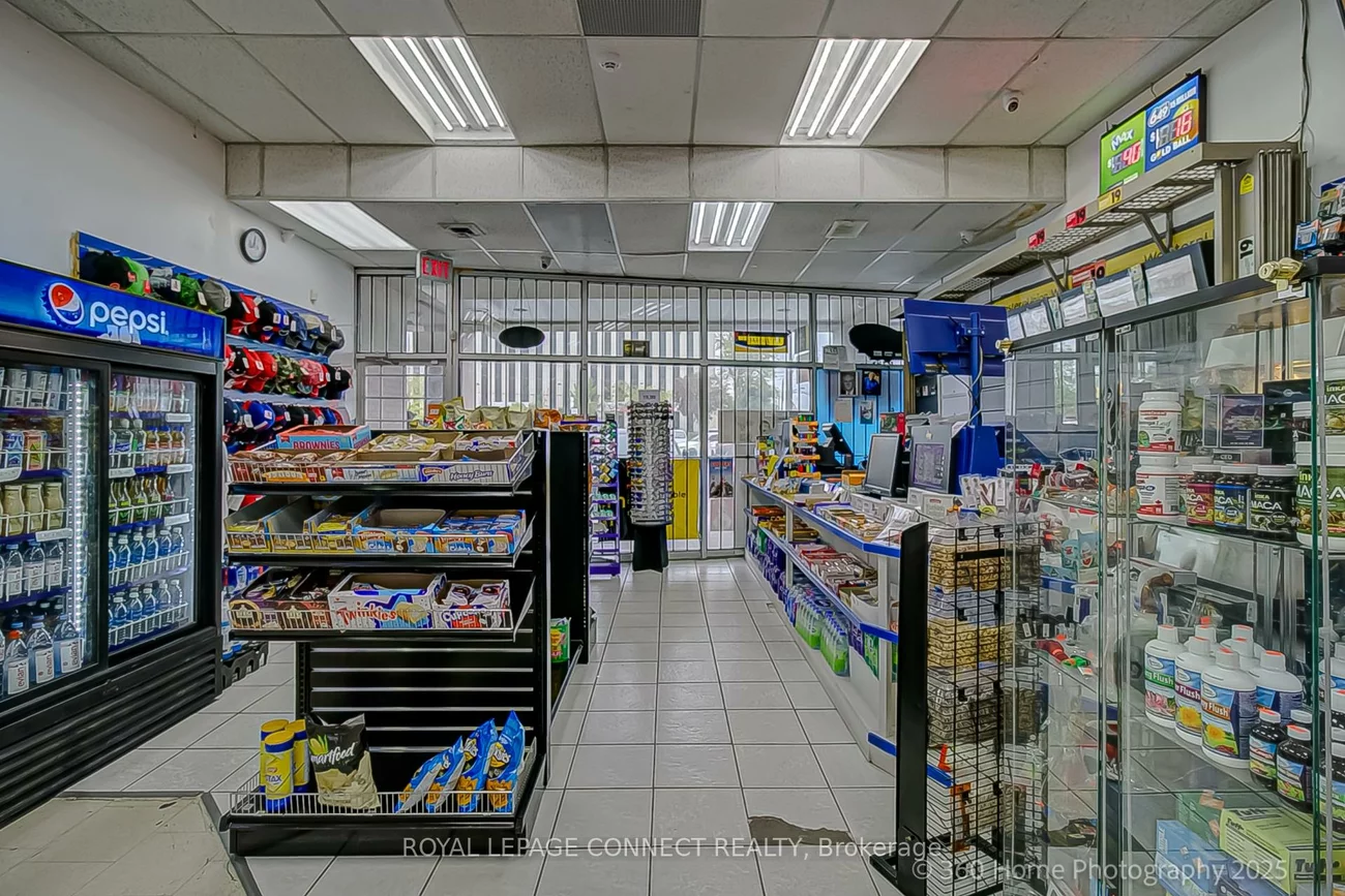 1012, Wilson, Downsview-Roding-CFB, Toronto