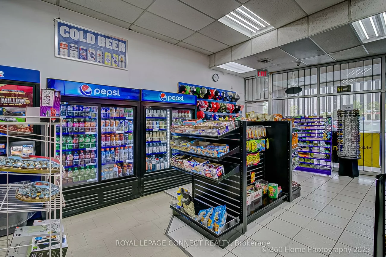1012, Wilson, Downsview-Roding-CFB, Toronto