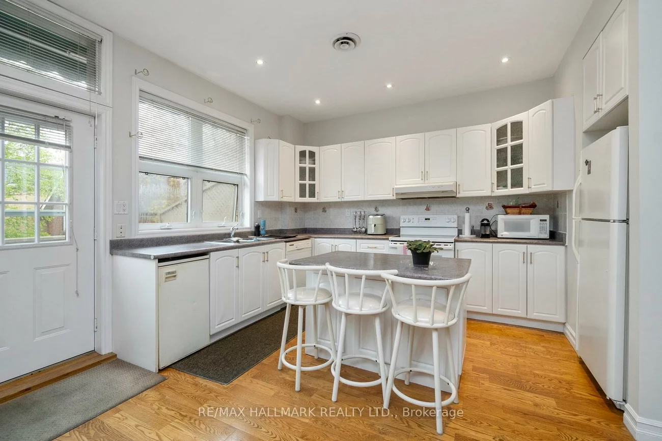 3631, Dundas, Runnymede-Bloor West Village, Toronto