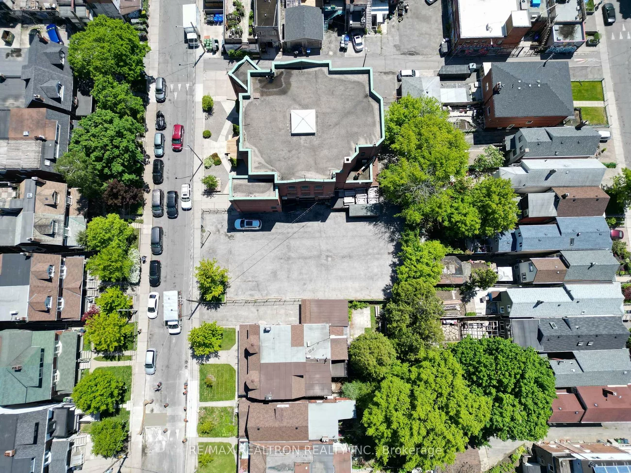 10-22, Pauline, Dovercourt-Wallace Emerson-Junction, Toronto