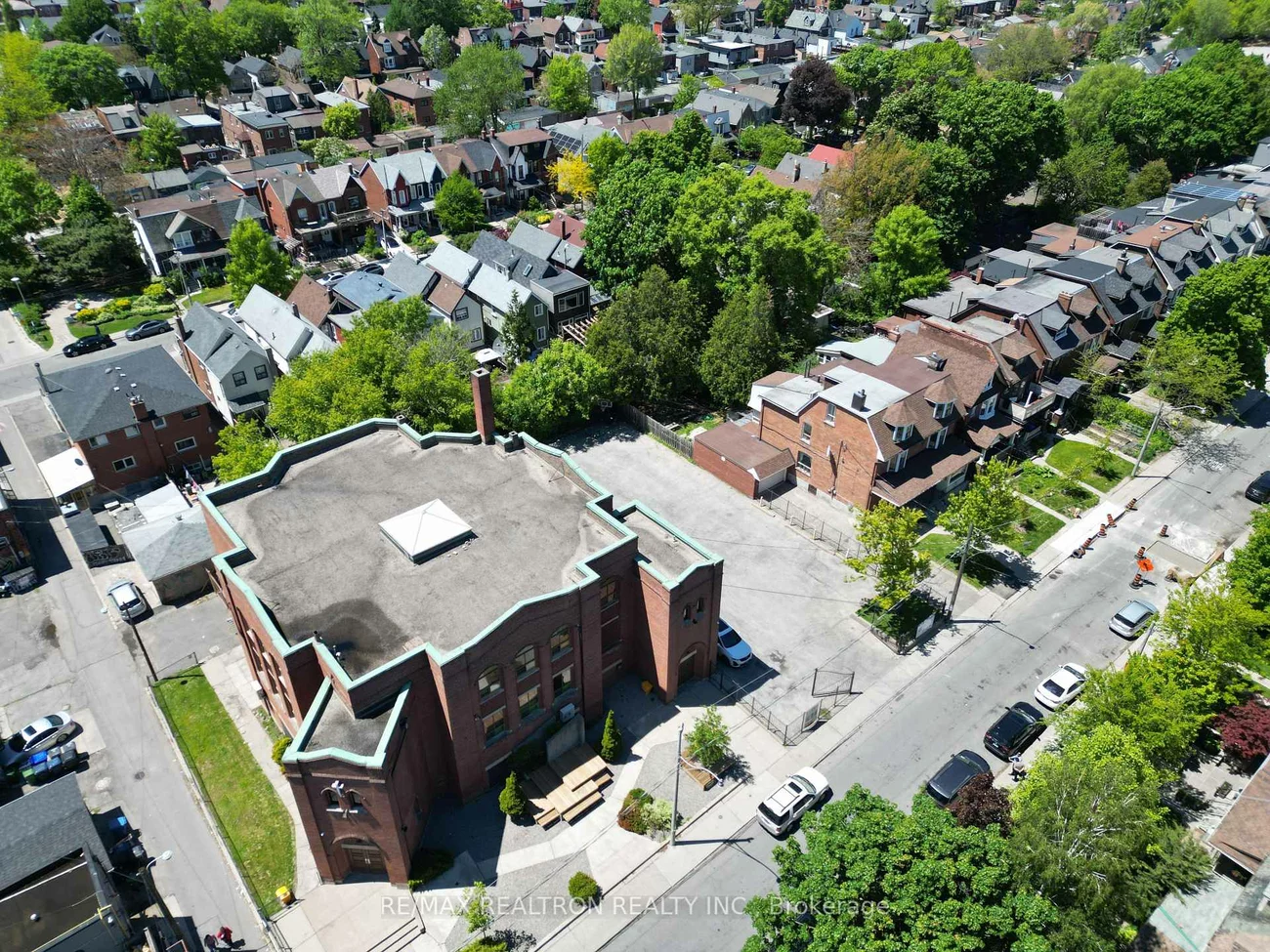 10-22, Pauline, Dovercourt-Wallace Emerson-Junction, Toronto