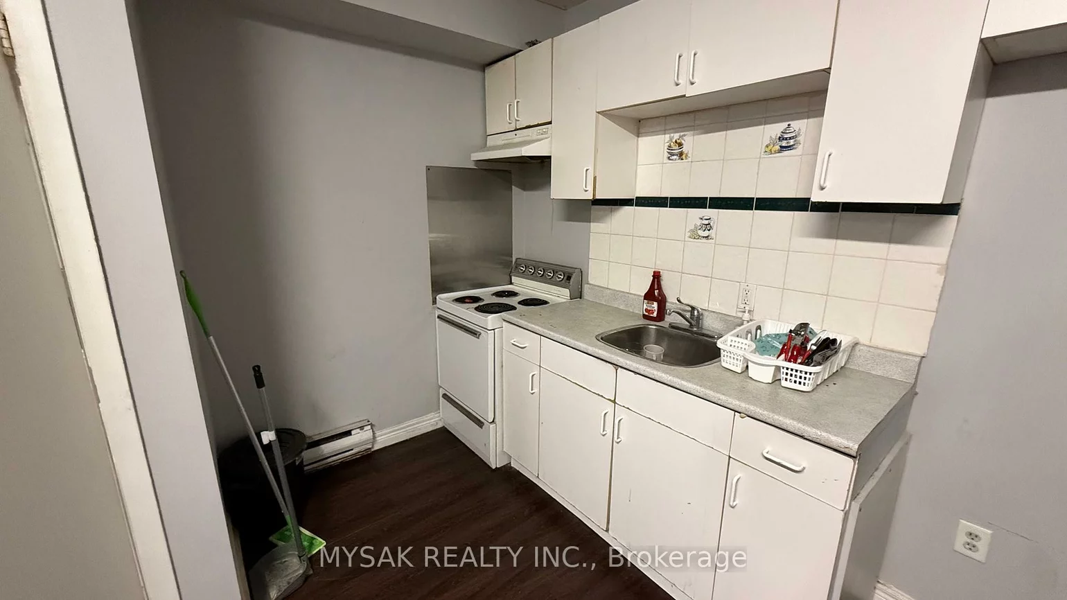 1626, Weston, Weston, Toronto