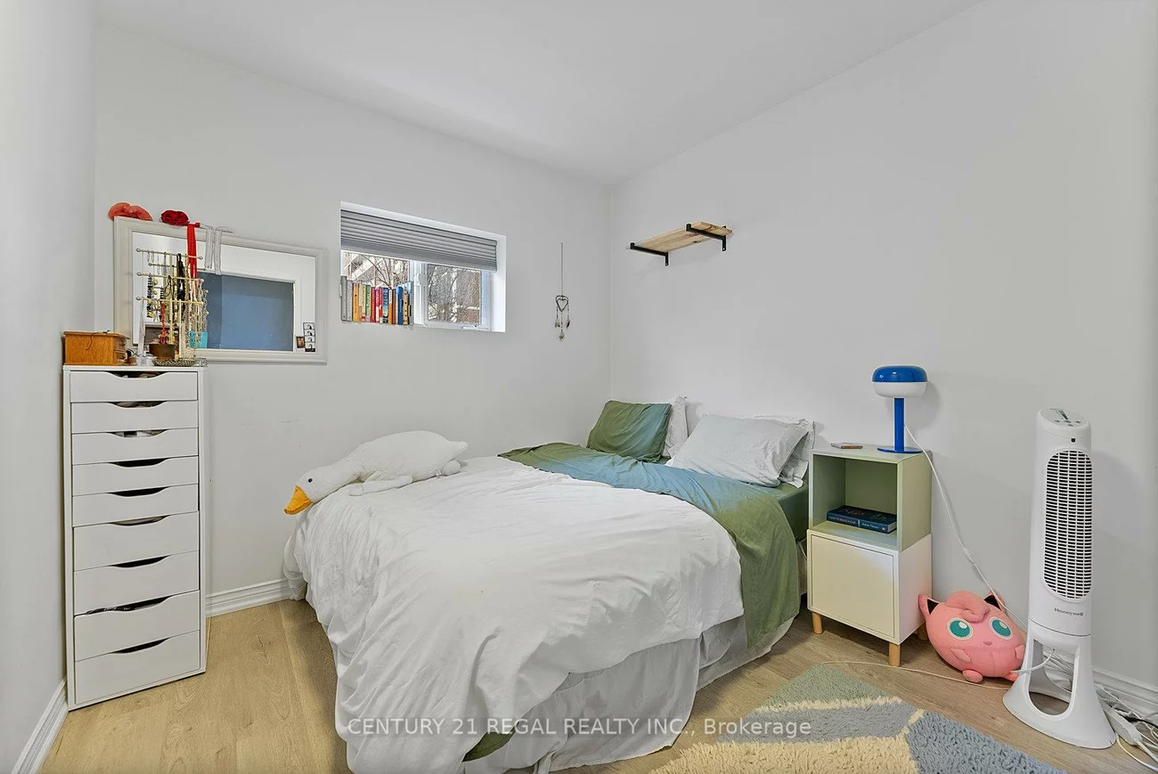 1664, Queen, Roncesvalles, Toronto