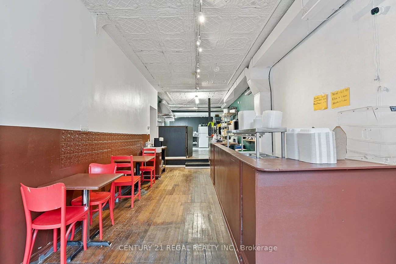 1664, Queen, Roncesvalles, Toronto