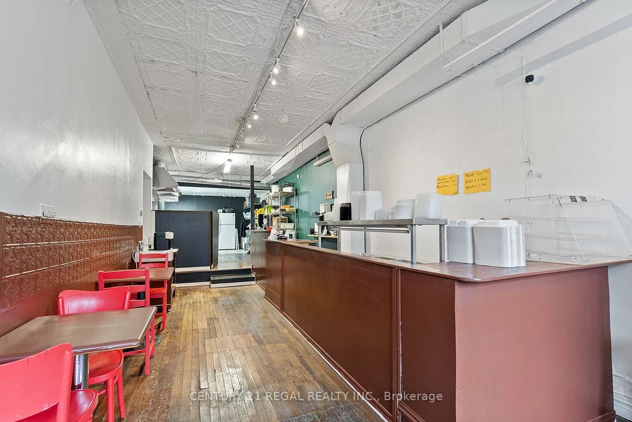 1664, Queen, Roncesvalles, Toronto