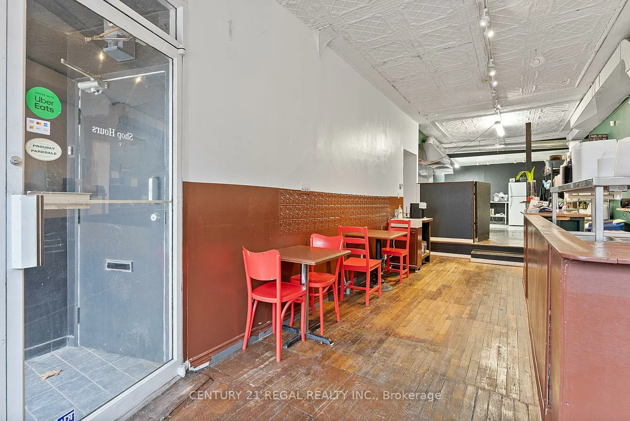 1664, Queen, Roncesvalles, Toronto