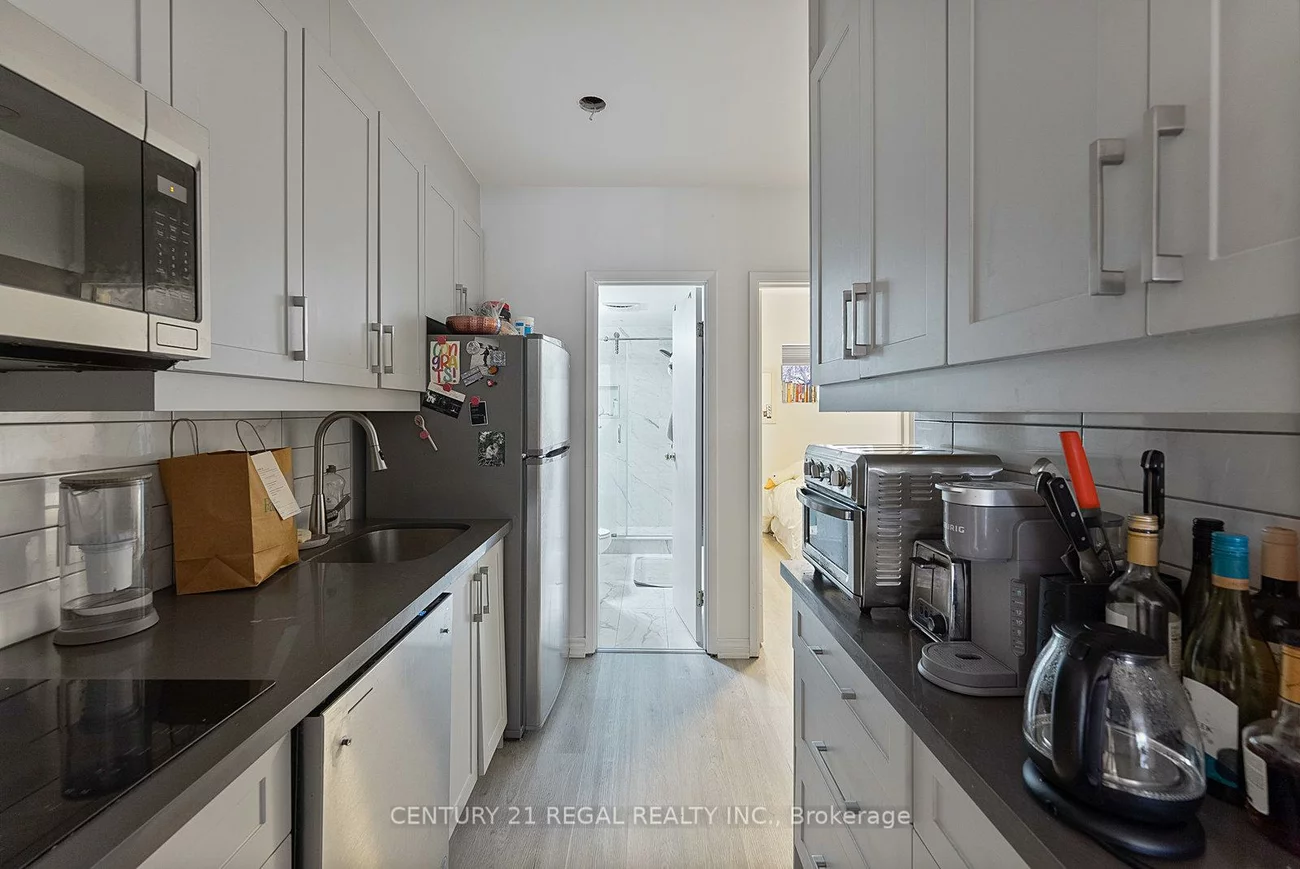 1664, Queen, Roncesvalles, Toronto