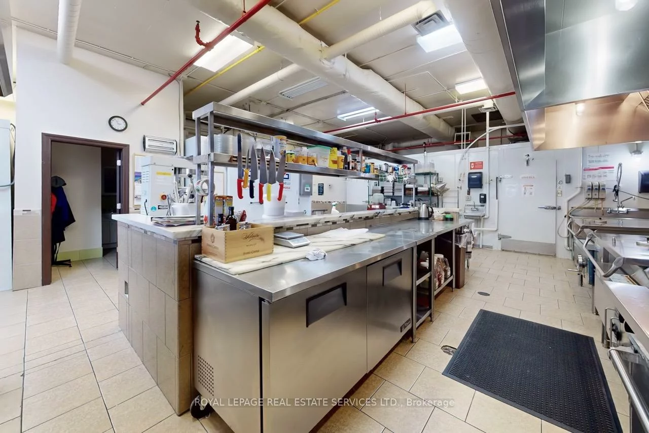 557, Dixon, West Humber-Clairville, Toronto