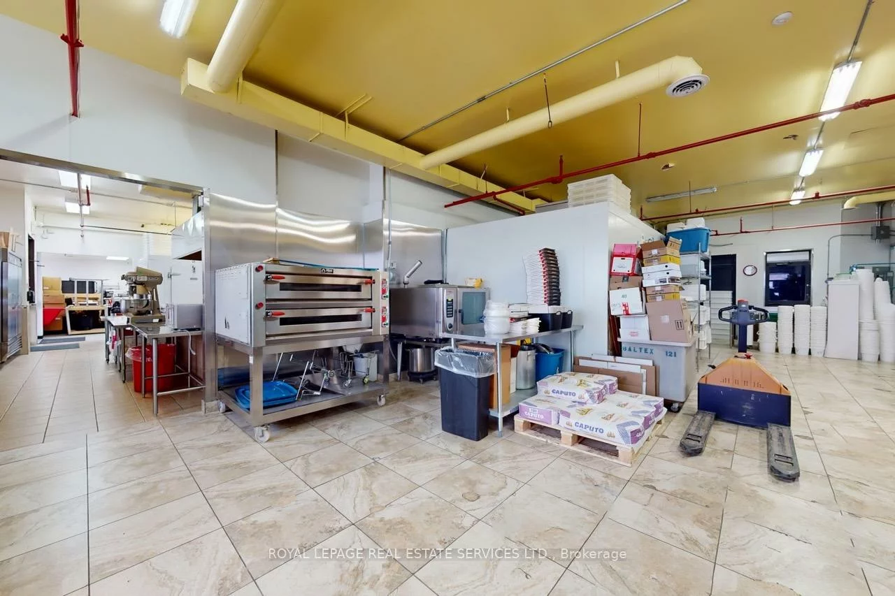 557, Dixon, West Humber-Clairville, Toronto