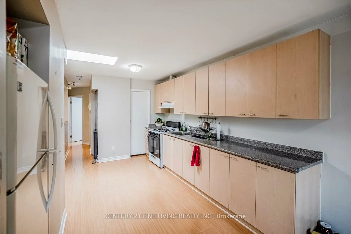 3048, Dundas, Junction Area, Toronto