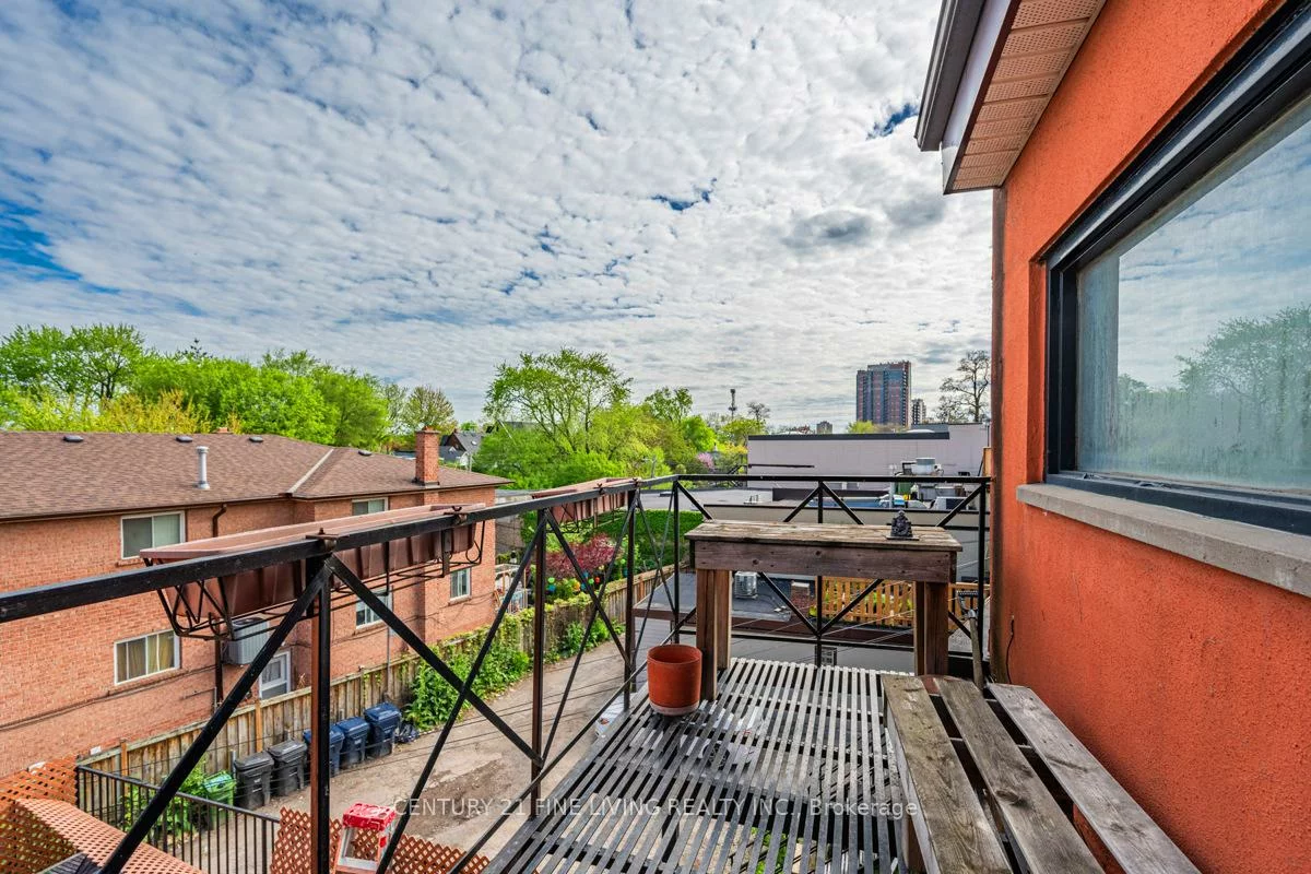 3048, Dundas, Junction Area, Toronto