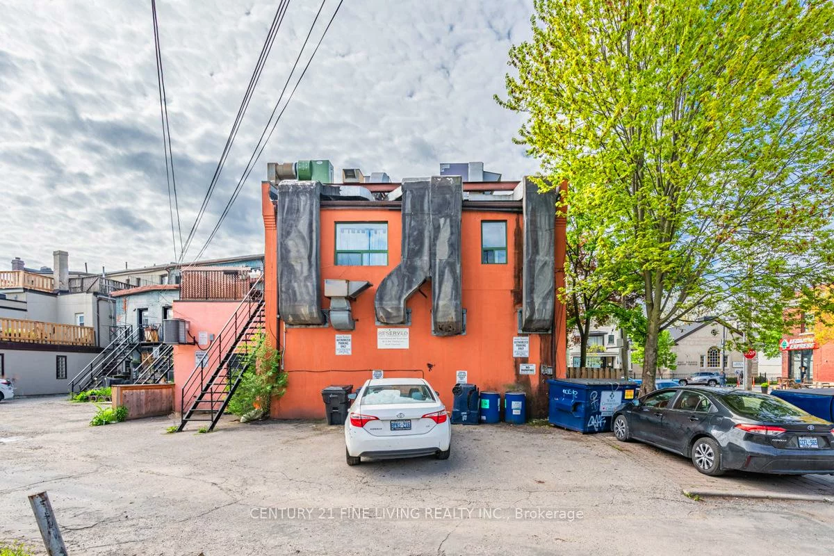 3048, Dundas, Junction Area, Toronto