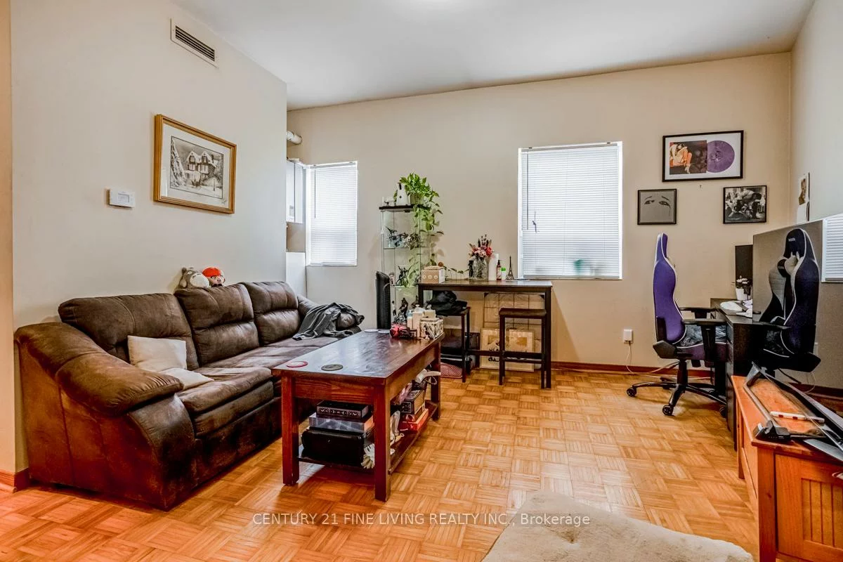 3048, Dundas, Junction Area, Toronto