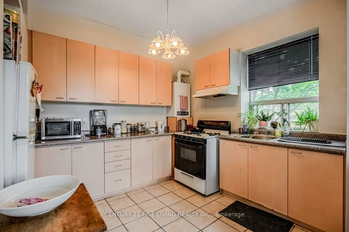3048, Dundas, Junction Area, Toronto
