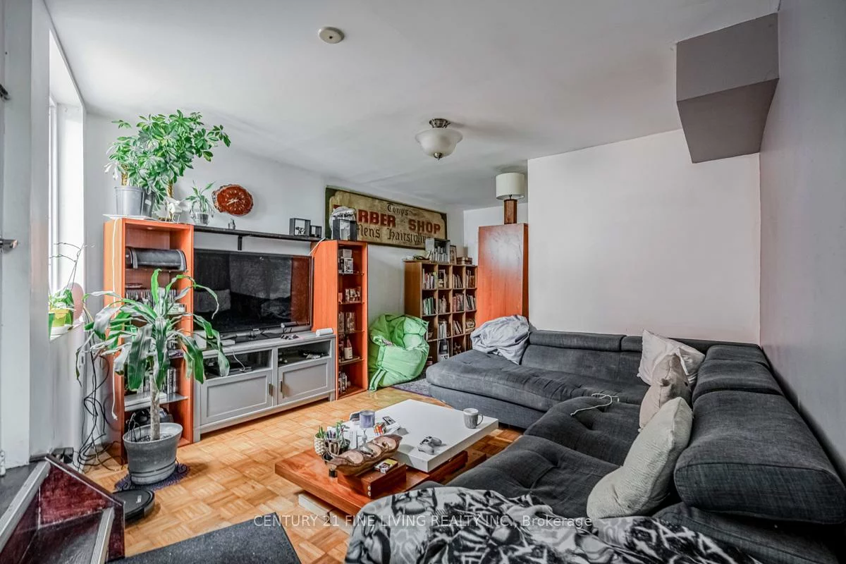 3048, Dundas, Junction Area, Toronto