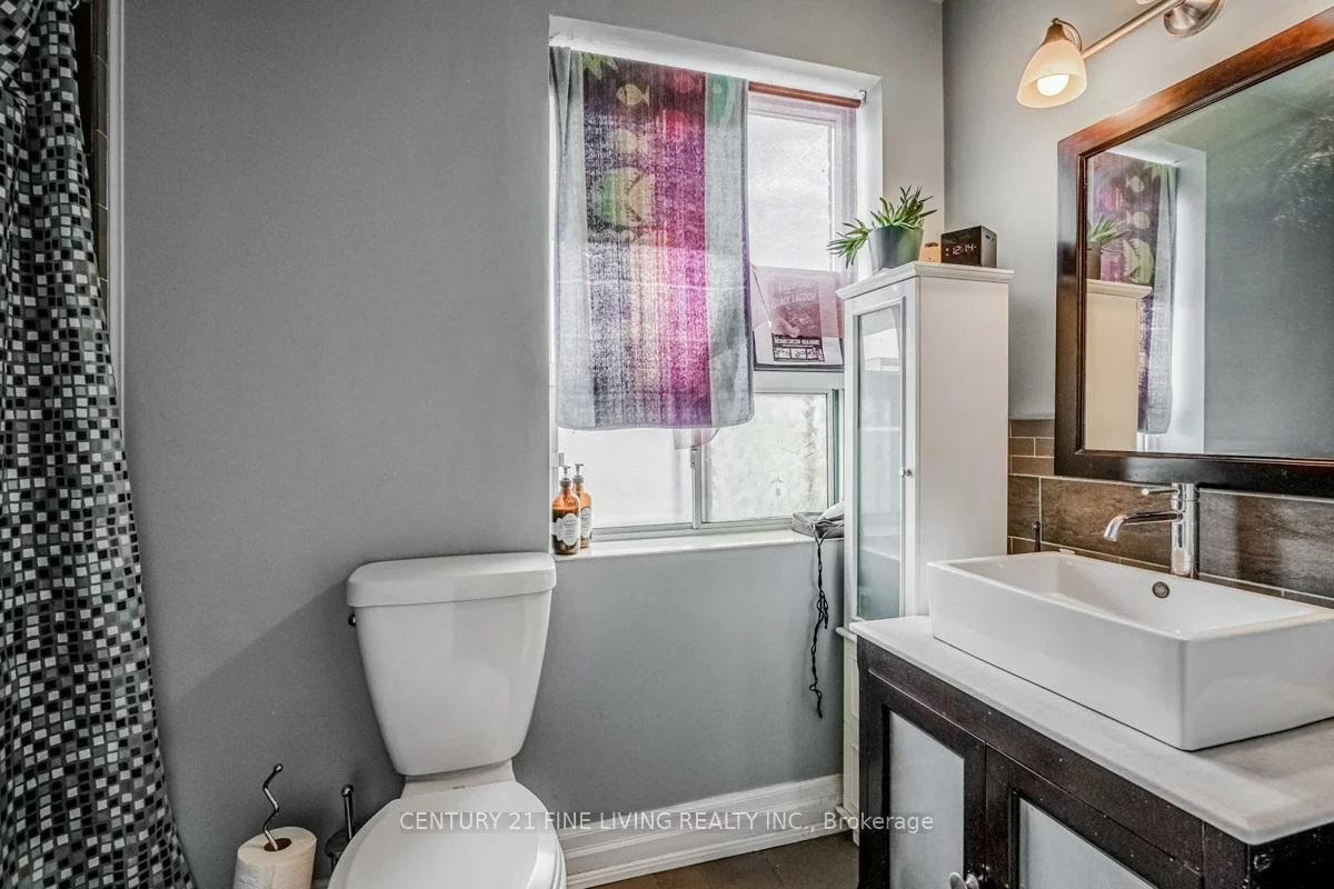 3048, Dundas, Junction Area, Toronto