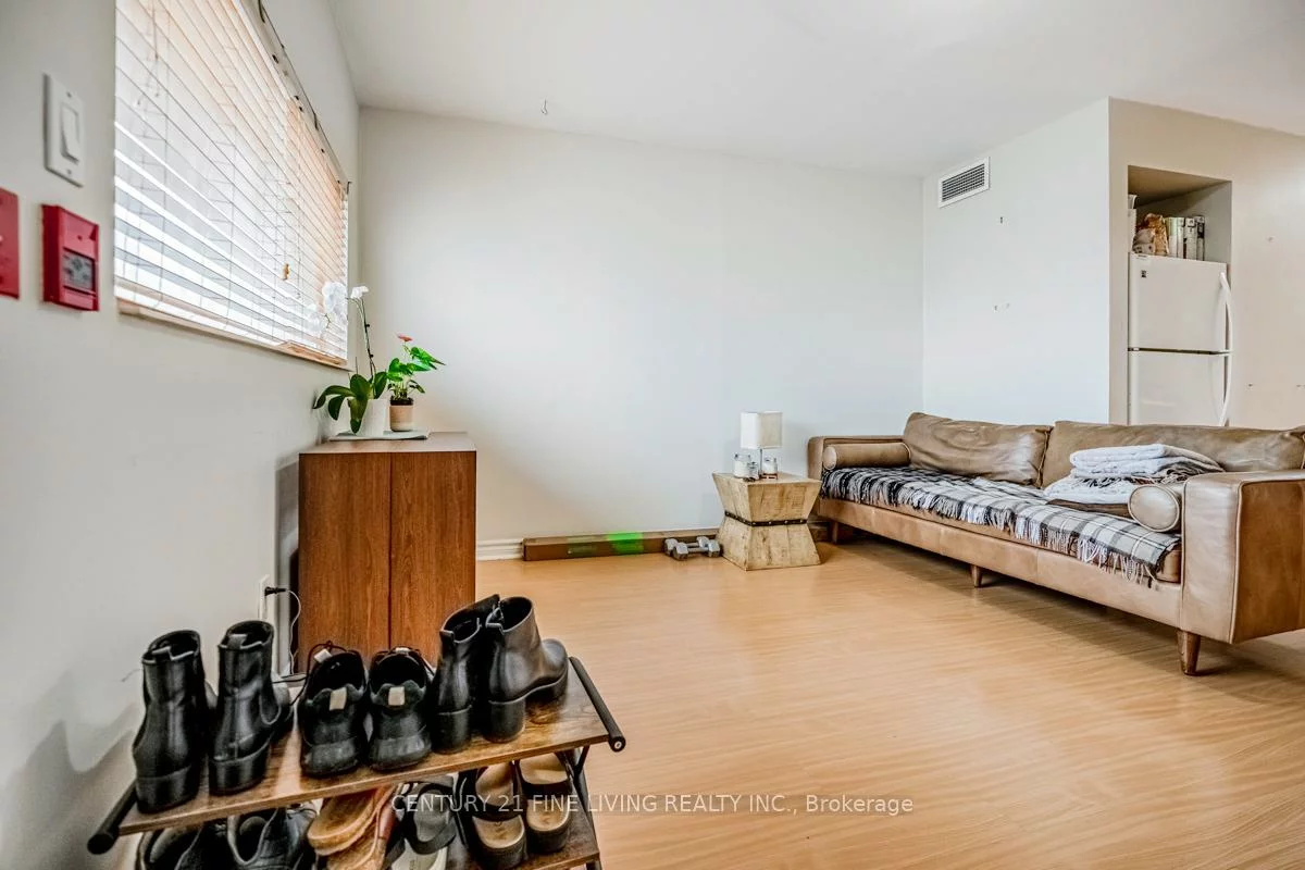 3048, Dundas, Junction Area, Toronto