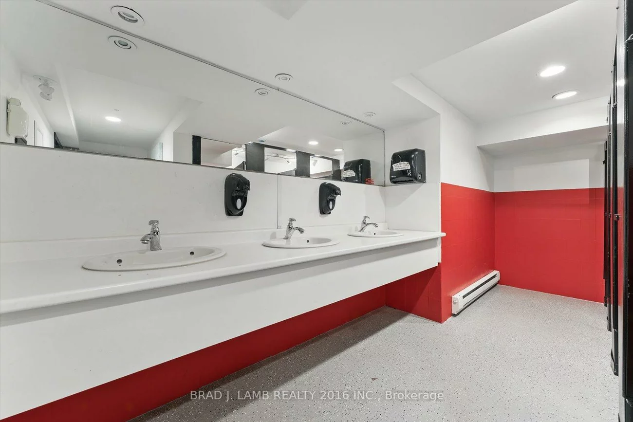 2261, Dundas, Roncesvalles, Toronto