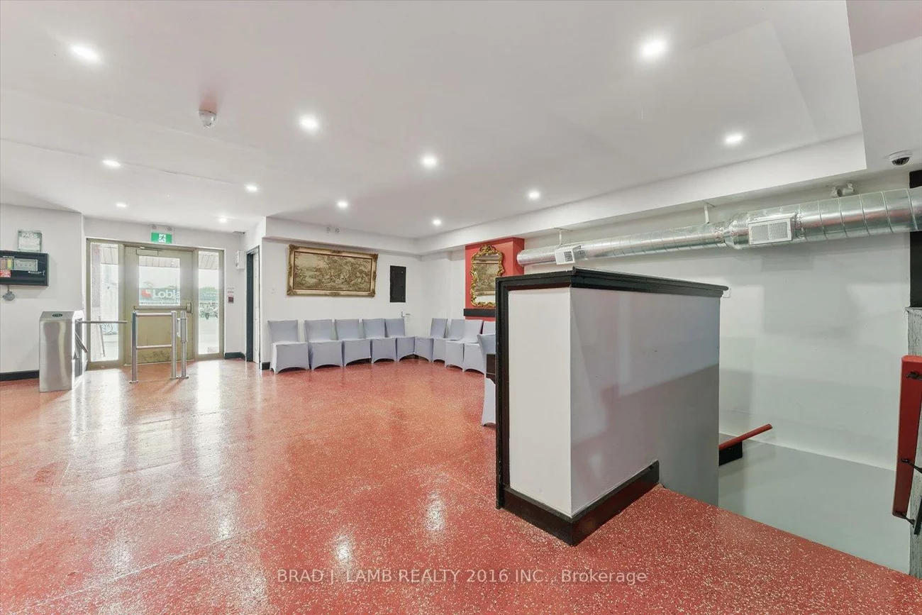 2261, Dundas, Roncesvalles, Toronto