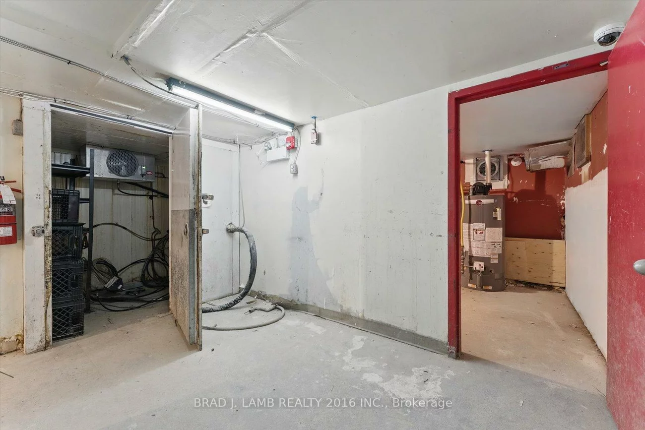 2261, Dundas, Roncesvalles, Toronto
