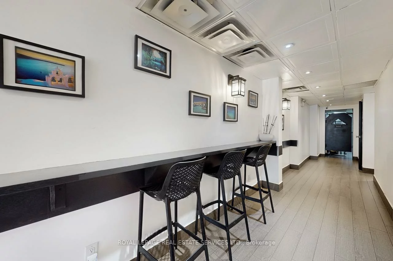 2184, Bloor, High Park North, Toronto
