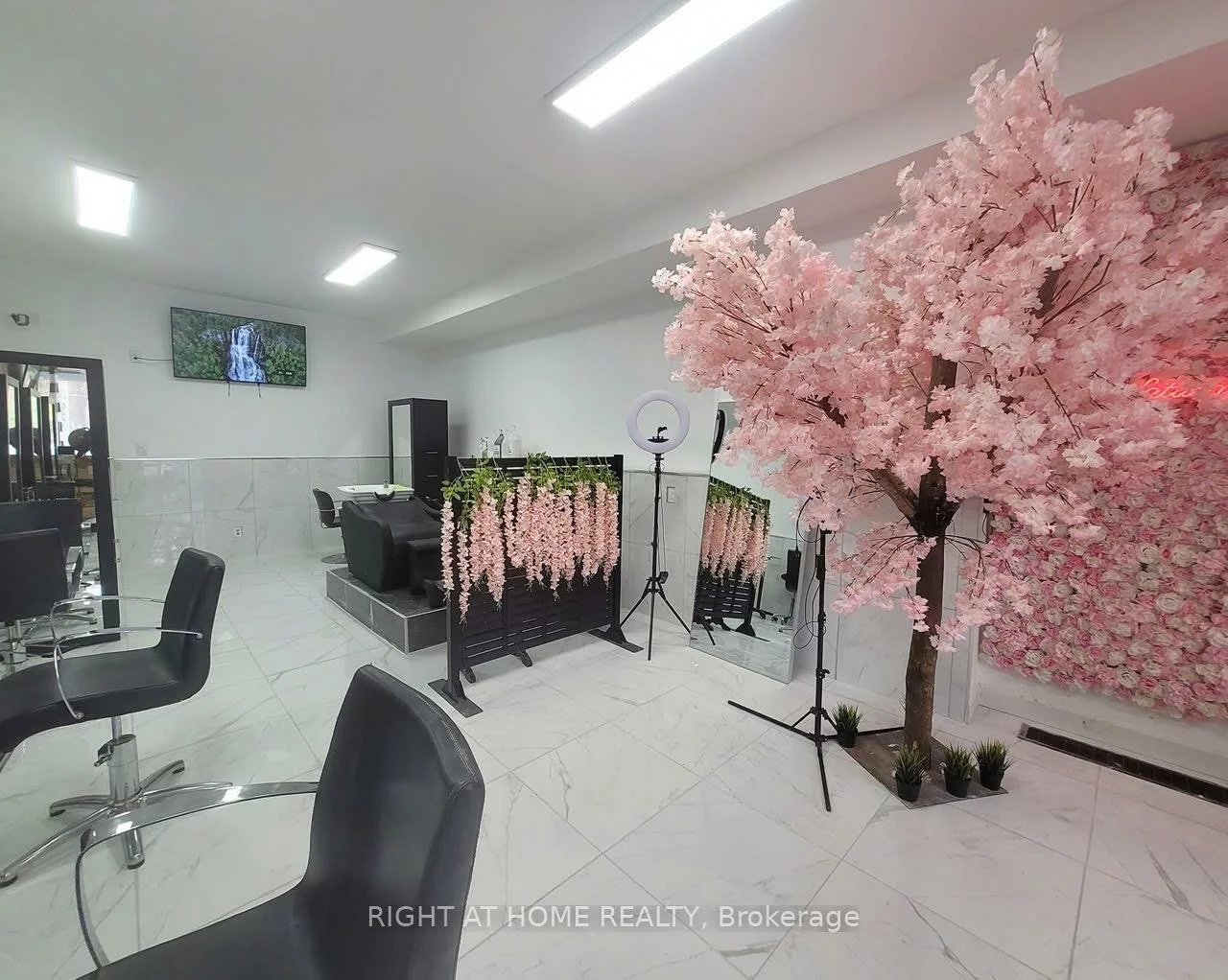 902, Wilson, Downsview-Roding-CFB, Toronto