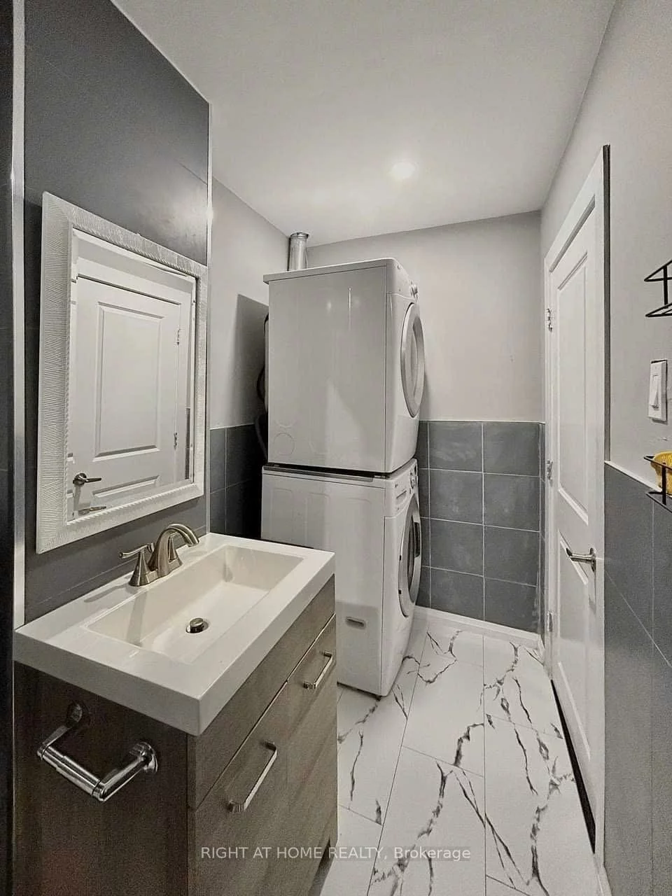 902, Wilson, Downsview-Roding-CFB, Toronto