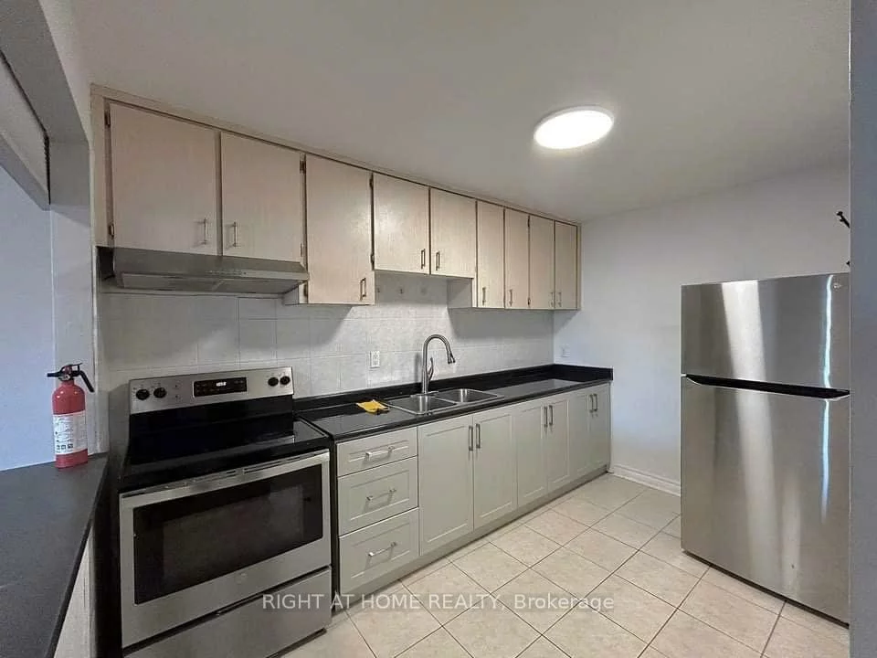 902, Wilson, Downsview-Roding-CFB, Toronto