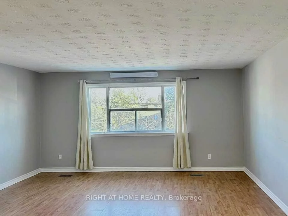 902, Wilson, Downsview-Roding-CFB, Toronto