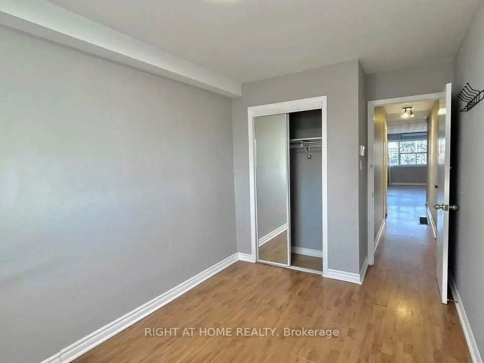 902, Wilson, Downsview-Roding-CFB, Toronto