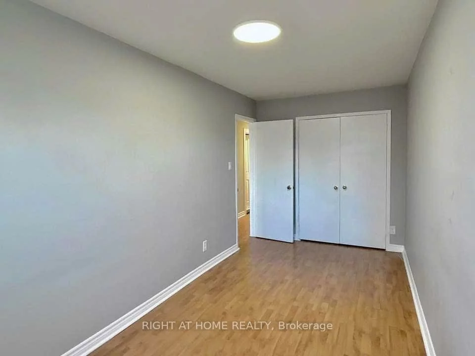 902, Wilson, Downsview-Roding-CFB, Toronto