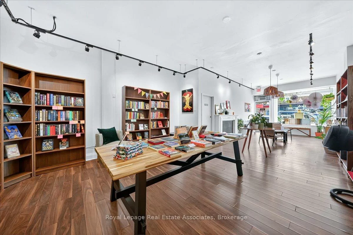1640, Queen, Roncesvalles, Toronto