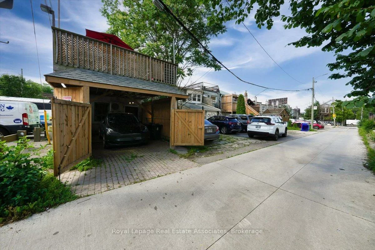1640, Queen, Roncesvalles, Toronto