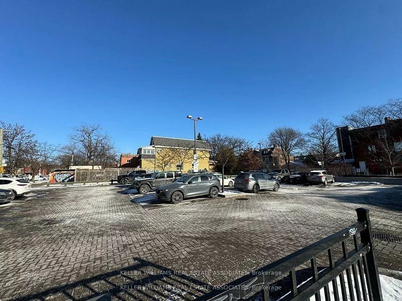 1640, Queen, Roncesvalles, Toronto