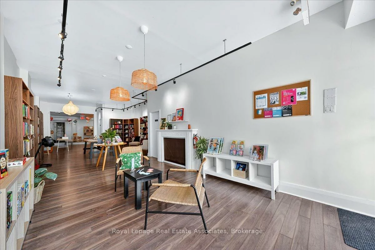 1640, Queen, Roncesvalles, Toronto