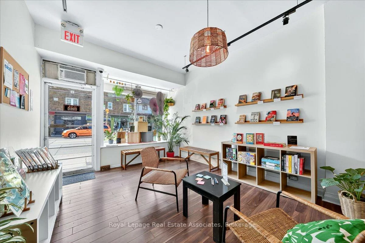 1640, Queen, Roncesvalles, Toronto