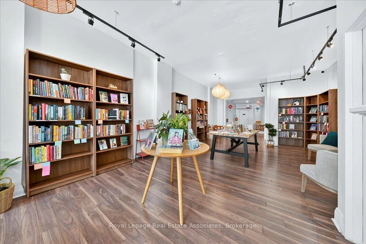 1640, Queen, Roncesvalles, Toronto