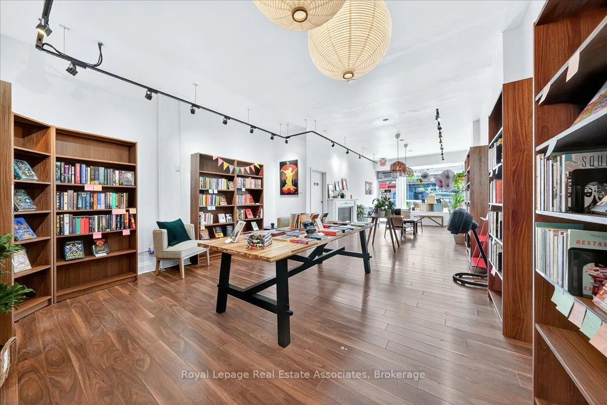 1640, Queen, Roncesvalles, Toronto