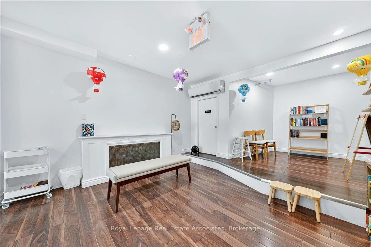 1640, Queen, Roncesvalles, Toronto
